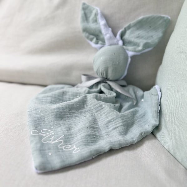 Doudou lapin personnalisé double gaze vert d’eau