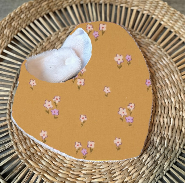 Bavoir fleuri jaune