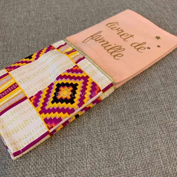Produit puériculture | Magasin bébé Versailles | Magasin puériculture Versailles | Protège document / Protège livret de famille modèle WAX fait main en France (madeinfrance) et personnalisé avec le nom de famille par BabyloveinParis / Baby love in Paris. C'est le cadeau idéal pour une naissance (cadeau naissance, kit naissance, babyshower) ou pour un mariage !