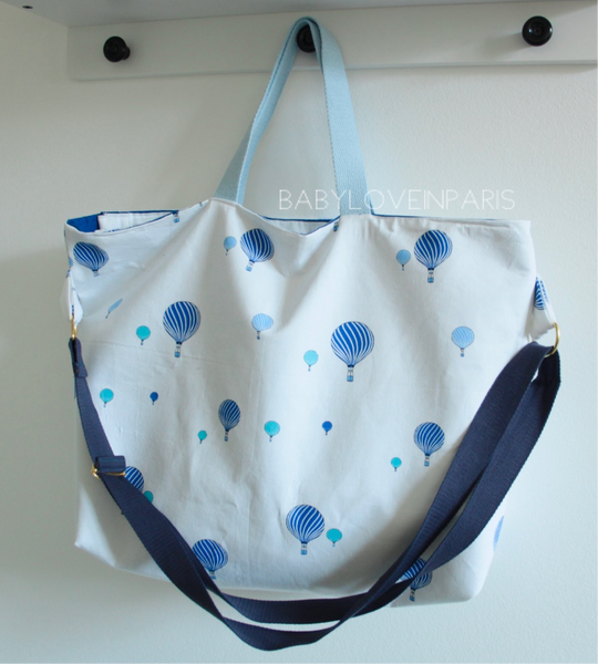 Produit puériculture | Magasin bébé Versailles | Magasin puériculture Versailles | Idées de cadeau naissance, kit naissance, babyshower | Sac à langer avec poches intérieures modèle Montgolfière pour les parents et futurs parents personnalisé avec le nom de l'enfant fait main en France (madeinfrance) par BabyloveinParis / Baby love in Paris