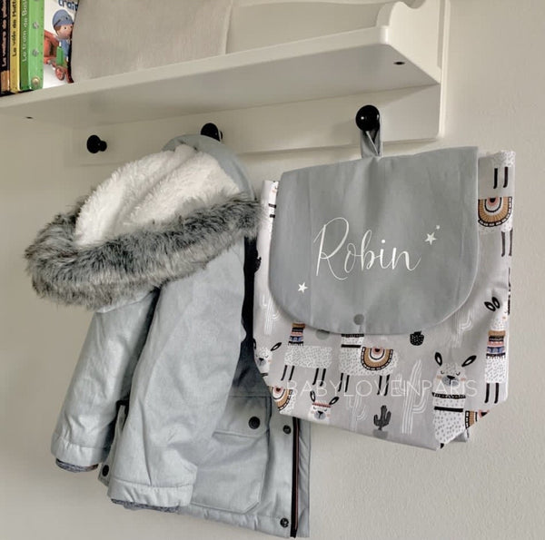 Produit puériculture | Magasin bébé Versailles | Magasin puériculture Versailles | Sac à dos ou cartable d'école (ou crèche) pour enfant et bébé avec nom personnalisé fait main en France (madeinfrance) par BabyloveinParis / Baby love in Paris modèle lama